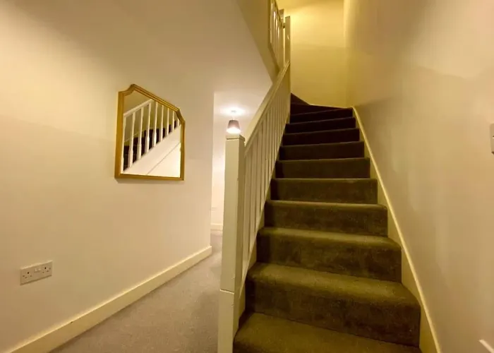 Uniquejoe Properties - 3 Bedroom